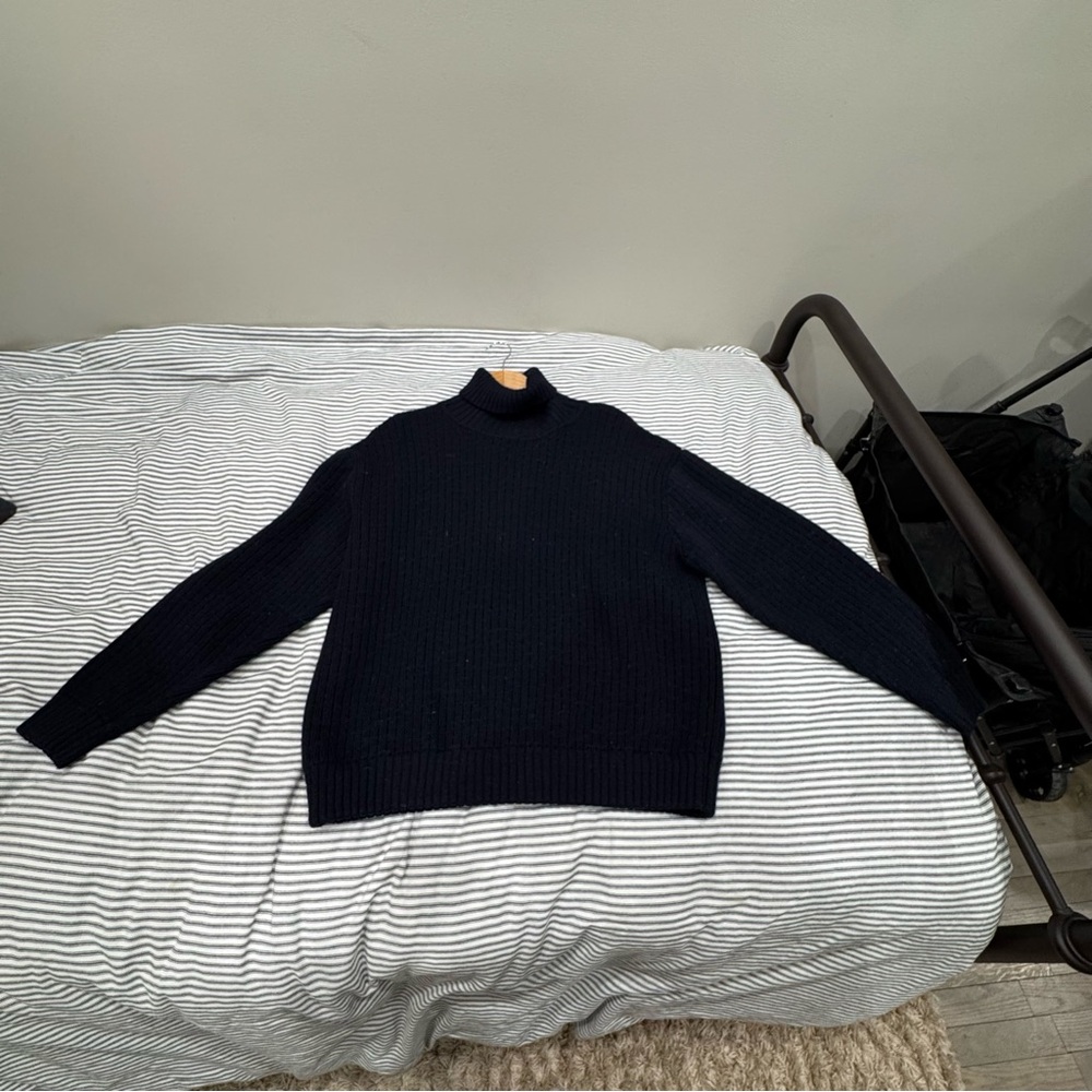 J. Peterman Men's Wool Turtleneck Sweater. (Large) - Picture 7 of 8